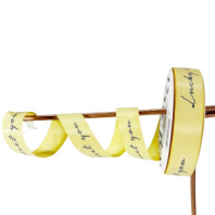 Лента атлас-сатин "Lucky to meet you" 2,5см х 20ярд светло-желтый Лента атлас-сатин "Lucky to meet you" 2,5см х 20ярд светло-желтый