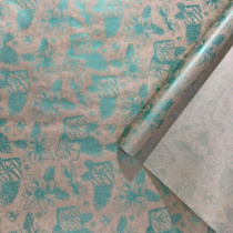 Упаковочная новогодняя бумага "Цветы" перламутровый изумруд  на коричневом 68см/40пл/10м