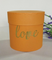 Коробка круглая 13,5*13,5 с тиснением "Love" оранжевый
