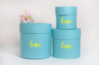 Коробки круглые набор из 3х (10*10/13,5*13,5/15*15) с тиснением "Love" голубой Коробки круглые набор из 3х (10*10/13,5*13,5/15*15) с тиснением "Love" голубой