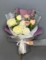 Быстросборная упаковка Форма №2. Цвет: матовая чередуется с чернич пленкой, размер букета:в55,ш25