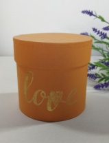 Коробка круглая 10*10 с тиснением "Love" оранжевый