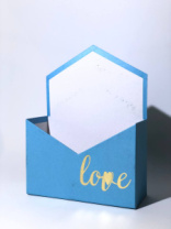 Конверт 180*240*70 с золот. тиснением "love" голубой