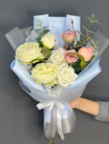 Быстросборная упаковка Форма №2. Цвет: матовая чередуется с голубой пленкой, размер букета:в55,ш25 Быстросборная упаковка Форма №2. Цвет: матовая чередуется с голубой пленкой, размер букета:в55,ш25