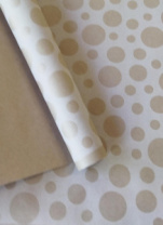 Крафт бумага "Шары большие" белый цв. на коричневом фоне 70 см* 8,5 ярд ± 5%