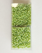 Бусинки 6,7 мм лайм в коробке