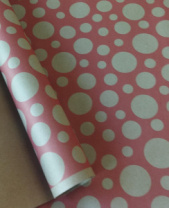 Крафт бумага "Шары большие" красный цв. на коричневом фоне 70 см* 8,5 ярд ± 5%