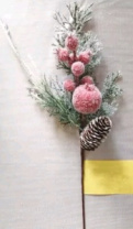 Ветка заснеженная с ягодами и шишкой 39 см Ветка заснеженная с ягодами и шишкой 39 см