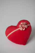 Подушка Сердце красное с бантиком 31см 