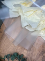 Быстросборная упаковка Форма №5. Цвет: матовая пленка с крем тишью,размер букета:в50,ш40 Быстросборная упаковка Форма №5. Цвет: матовая пленка с крем тишью,размер букета:в50,ш40