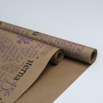 Крафт бумага "Газета" цв.черно-сиреневый на коричневом фоне 720мм/60гр/60мкр/8,5м± 5%