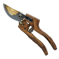 Секатор для флористов MC-25, 20см*4см (лезвие из японской стали SK-5 с титановым покрытием) Секатор для флористов MC-25, 20см*4см (лезвие из японской стали SK-5 с титановым покрытием)