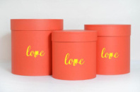 Коробки круглые набор из 3х (16*16/18*18/20*20) с тиснением "Love" красный Коробки круглые набор из 3х (16*16/18*18/20*20) с тиснением "Love" красный