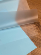 Быстросборная упаковка Форма №3. Цвет: матовая чередуется с голубой пленкой, размер букета:в50,ш30