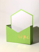 Конверт 180*240*70 с золот. тиснением "love" салатовый