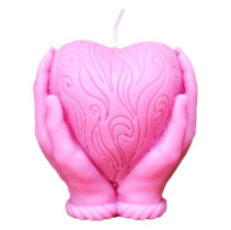 Свеча интерьерная "Сердце в руках" розовый 8 х 8 см