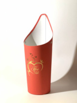 Конус под цветы с высокой спинкой 10*14*33,5 с тиснением "Ты в моём сердце"  красный