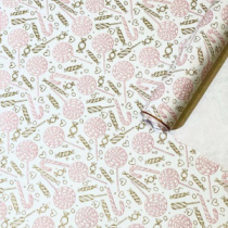 Упаковочная новогодняя бумага "Конфеты" красно-золотая на белом 70см/60пл/10м