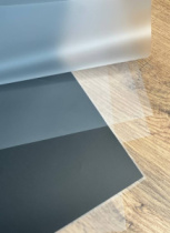 Быстросборная упаковка Форма №3. Цвет: матовая чередуется с черной пленкой, размер букета:в50,ш30