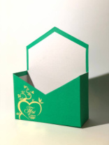 Конверт 180*240*70 с золот. тиснением "Ты в моем сердце" зеленый