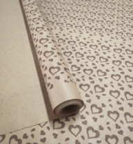 Крафт бумага "Валентин" коричневый цв. на коричневом фоне 70 см*8,5 ярд ± 5%