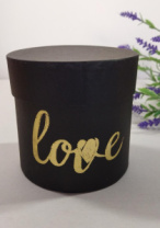 Коробка круглая 10*10 с тиснением "Love" черный