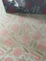 Пленка прозрачная с рисунком "Конфеты"НГ золотая 40мкм/68см/200гр ± 5%