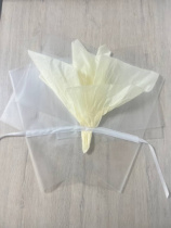 Быстросборная упаковка Форма №1. Цвет пленки: мат. прозрачный с крем.тиш.; размер букета: в40,ш35