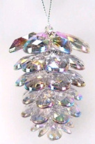 Фигурка декоративная Сосновая шишка на подвеске с эффектом радуги 8,6 см акрил