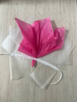 Быстросборная упаковка Форма №1. Цвет пленки: мат. прозрачный с цикламен.тиш.; размер букета:в40,ш35 Быстросборная упаковка Форма №1. Цвет пленки: мат. прозрачный с цикламен.тиш.; размер букета:в40,ш35