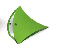 Конус треугольный с одной ручкой 300*200*90 .зеленый
