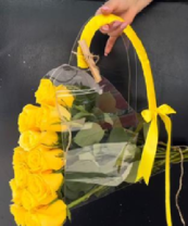 Переноска для цветов из прозрачного пластика 30х12х25 см Переноска для цветов из прозрачного пластика 30х12х25 см