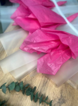 Быстросборная упаковка.Форма№2. Цвет: матовая с цикломен тишью,размер букета: +/- в55, ш25 Быстросборная упаковка.Форма№2. Цвет: матовая с цикломен тишью,размер букета: +/- в55, ш25