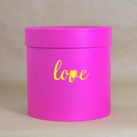 Коробка круглая 18*18 с тиснением "Love" фуксия Коробка круглая 18*18 с тиснением "Love" фуксия