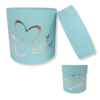 Коробка круглая 16*16 с тиснением "Два Сердца" голубой Коробка круглая 16*16 с тиснением "Два Сердца" голубой