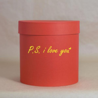 Коробка круглая 18*18 с тиснением "P.s. i love you" бордо Коробка круглая 18*18 с тиснением "P.s. i love you" бордо