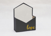 Конверт 180*240*70 с золот. тиснением "love" черный