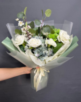 Быстросборная упаковка Форма №4. Цвет: матовая чередуется с оливк пленкой, размер букета; в55,ш50