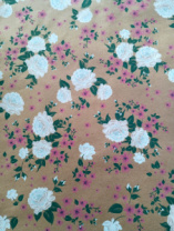 Крафт бумага Пионы белый  на коричневом фоне 720 мм/60гр/10м ± 5%