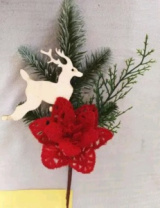 Ветка с красным цветком и оленем 30 см 