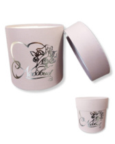 Коробка круглая 13,5*13,5 с тиснением "Сердце букет" пыльная роза